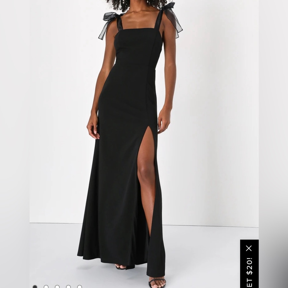 Sale! Closet Clean Out! NWT Lulu’s Black Maxi with slit - Small